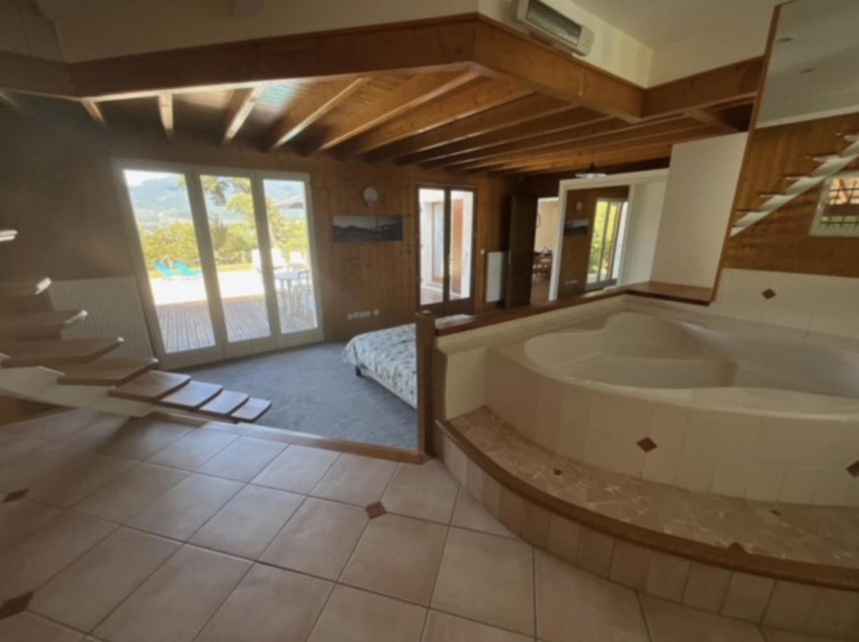 Villa Avec Piscine, Vue Lac Et Montagne Севрие Экстерьер фото